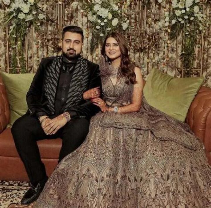 Aakanksha Sareen Biography, Height, Age, Boyfriend, Songs & More