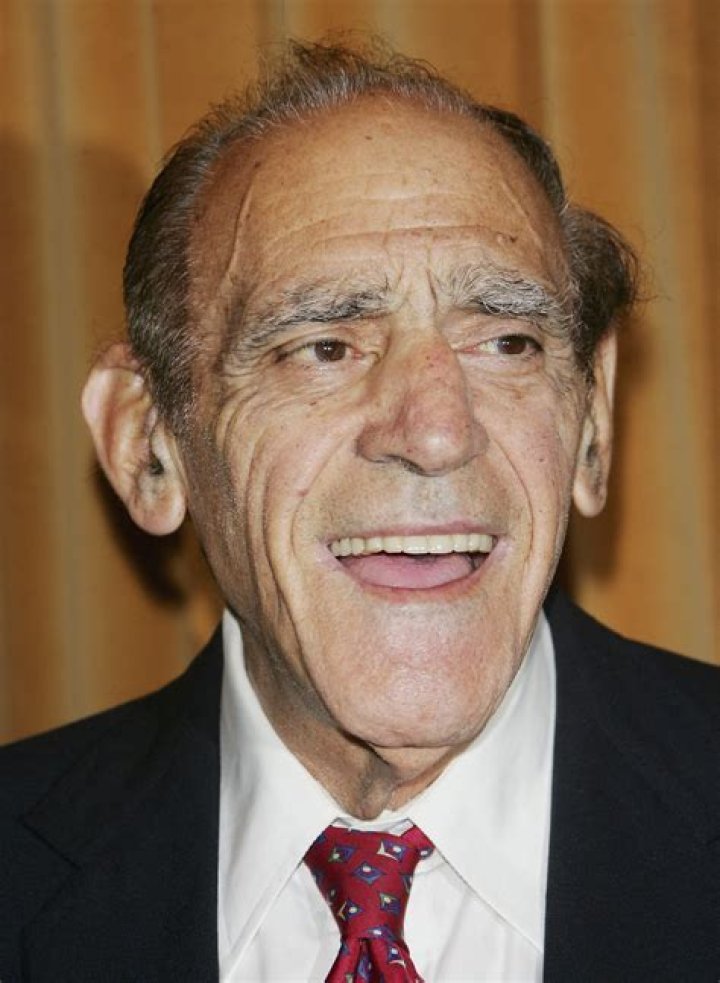 Abe Vigoda Biography - Facts, Childhood, Family Life & Achievements