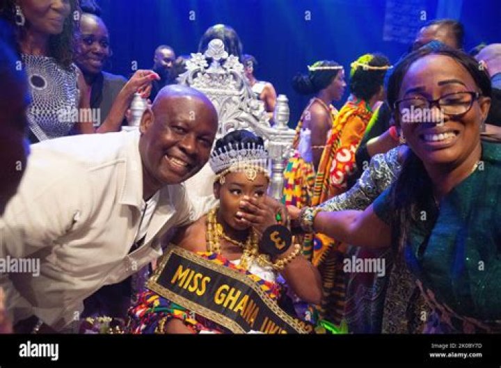 Adwoa Yeboah Agyei still in the Wear Ghana Month mood; gorgeously rocks Kente cloth