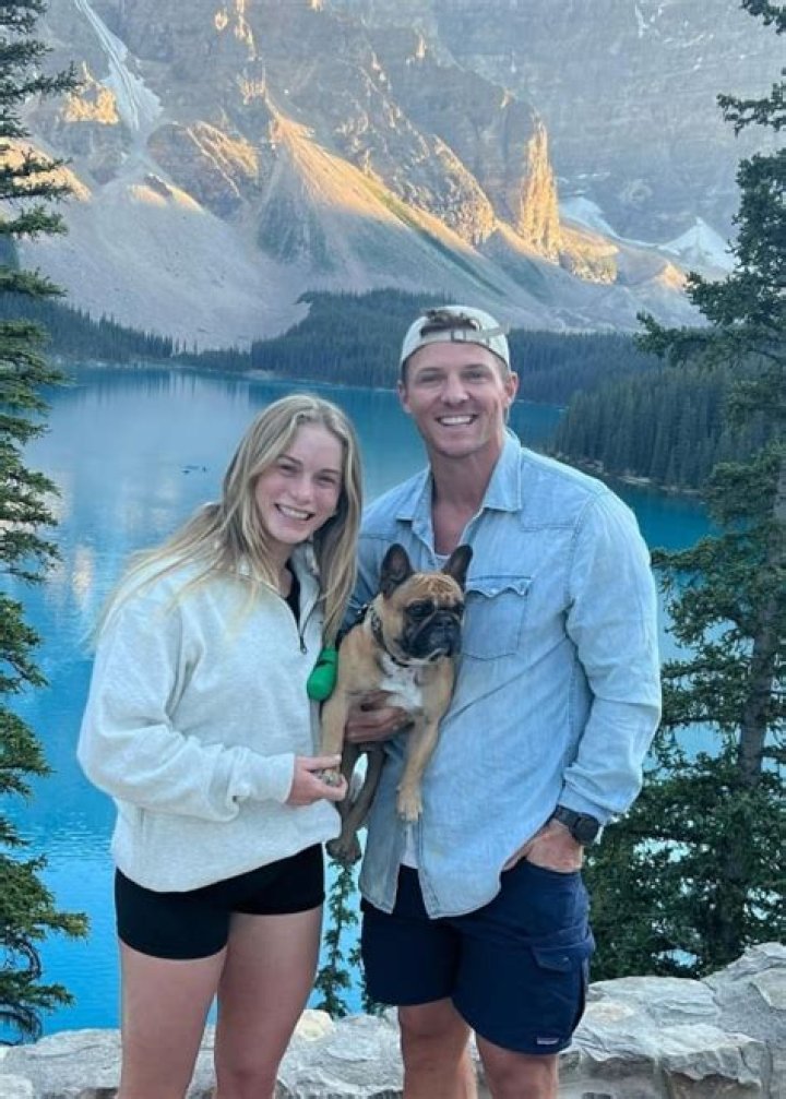 AJ Cook Height, Weight, Net Worth, Age, Birthday, Wikipedia, Who, Instagram, Biography