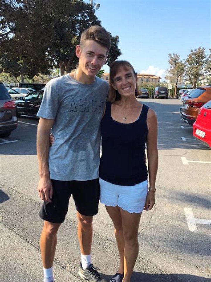 Alex de Minaur family, parents, siblings, girlfriend
