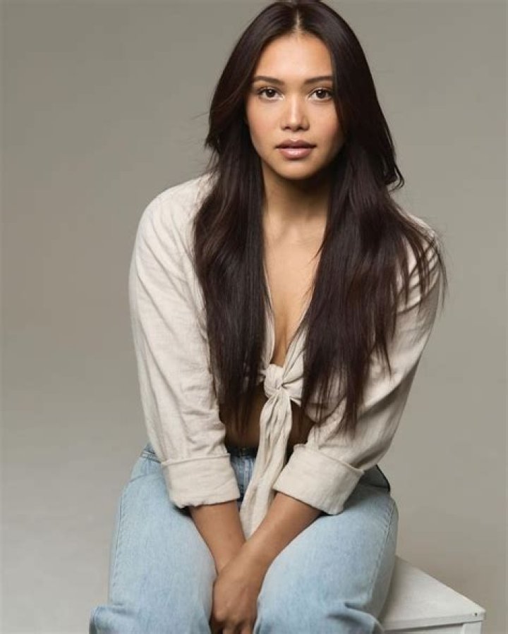 Who is Actress Alex Felix? Wiki, Age, Height, Boyfriend, Family & More