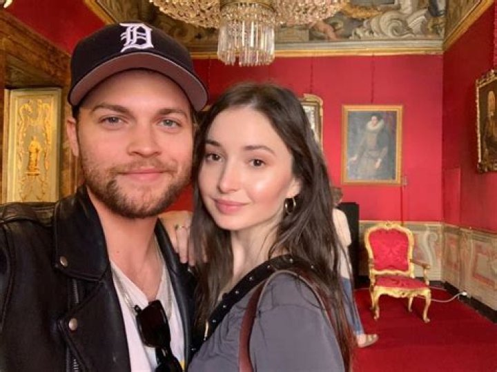 Alexander Calvert is Married to Wife: Jenna Berman