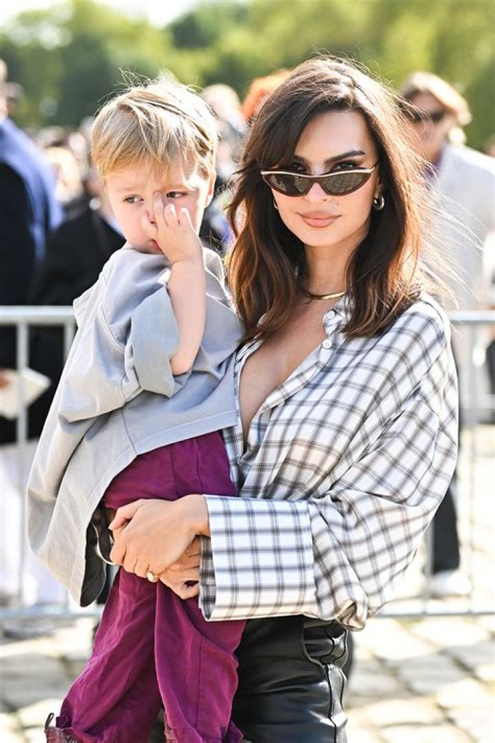 
All About Emily Ratajkowski’s Son, Sylvester Apollo Bear 