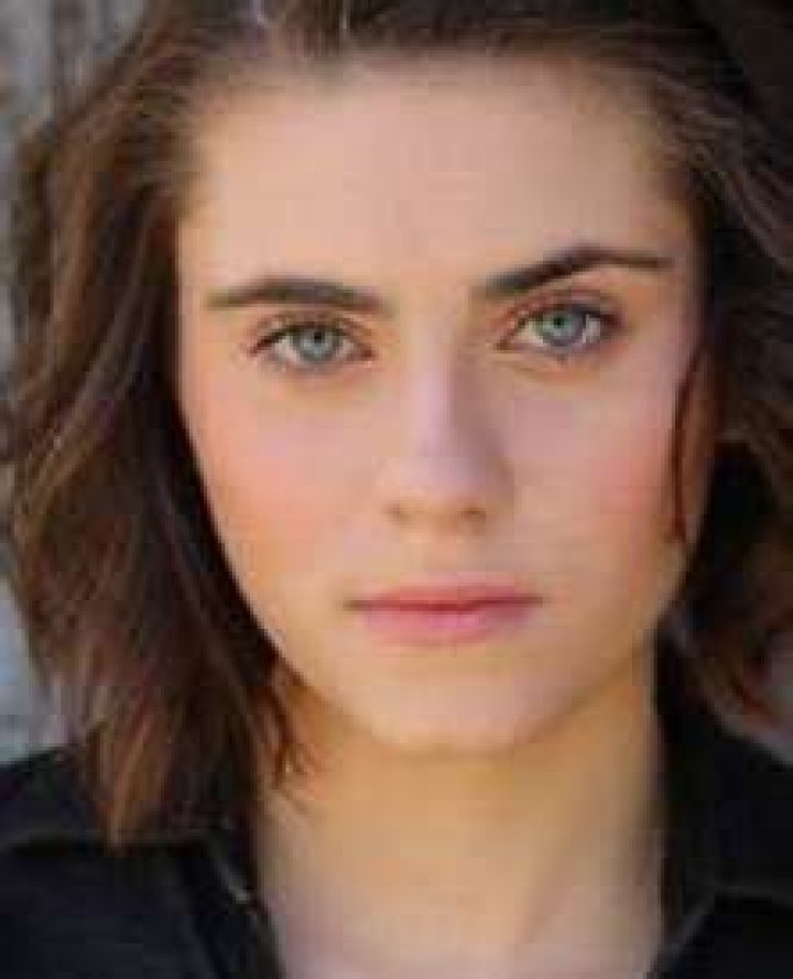 Ally Ioannides Bra Size, Age, Weight, Height, Measurements