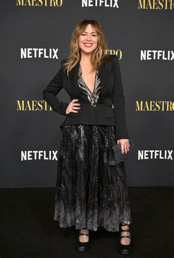 Alyssa Milano Bares Midriff "Basking in the Love" in New Photos — Celebwell