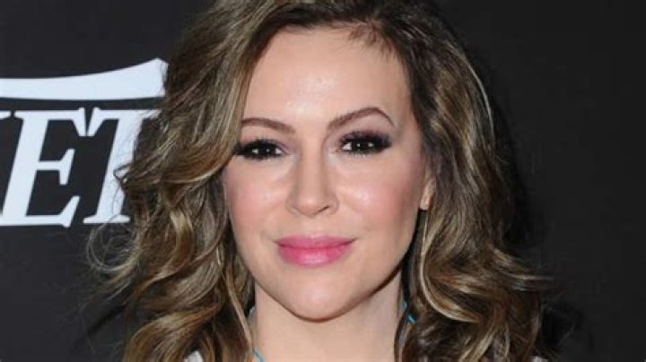 Alyssa Milano Claps Back At Hater Who Called Her A ‘Washed Up Actress’