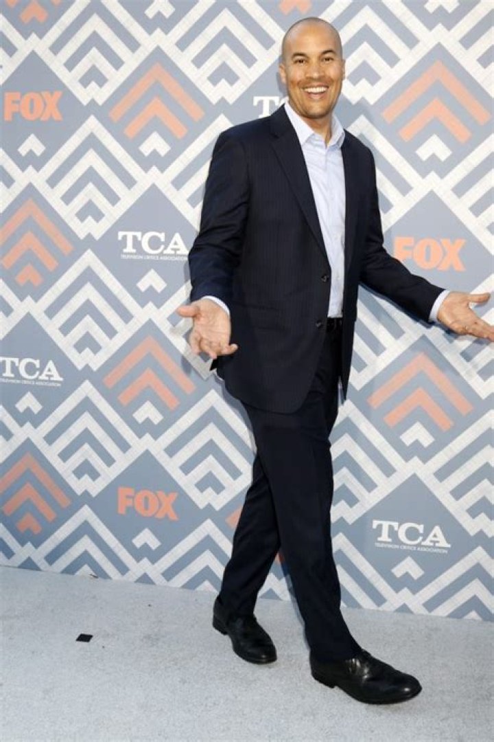 11 Amazing Bodies of Burn Notice Stars