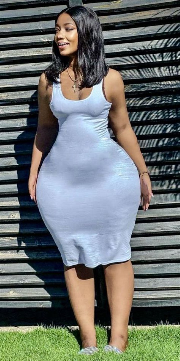 Ammika Harris Is Flaunting Her Curves In Black Lingerie