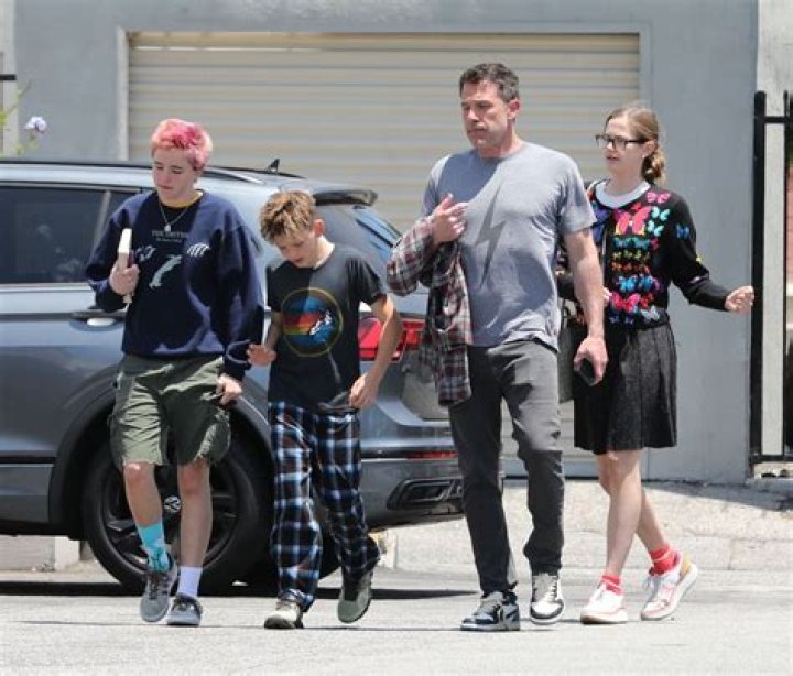 Ana De Armas Bonds With Ben Affleck’s And Jennifer Garner’s Kids While Wearing An Ellie Mae Shirt