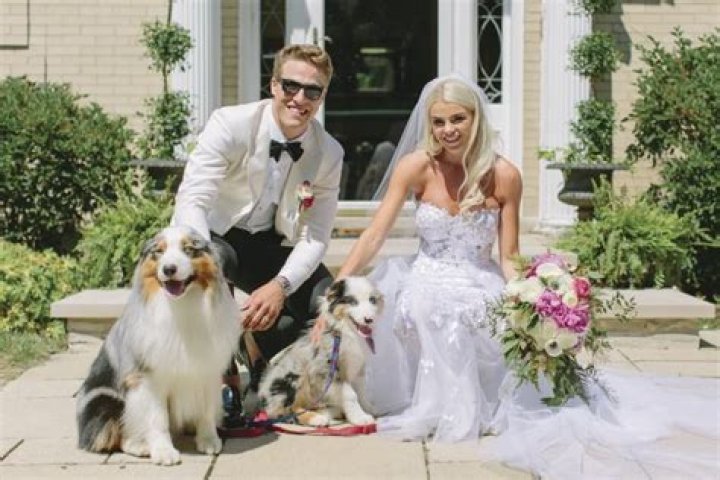 
Anders Lee is Married to Wife: Grace Dooley 