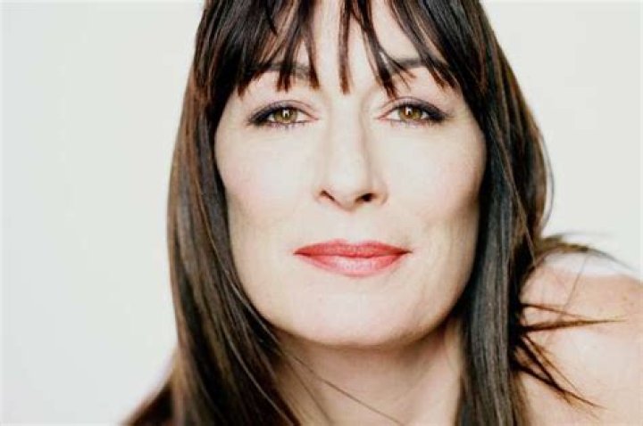 Anjelica Huston Thrashes Diane Keaton, Robert De Niro, And Oprah Winfrey — Critics See Her As A Whiner