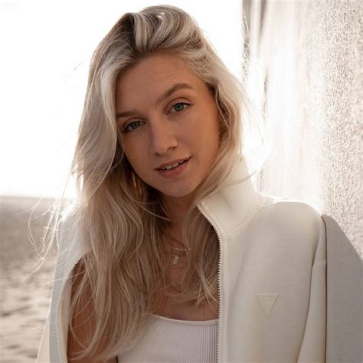 Anna Sitar – Bio, Facts, Family Life, Career