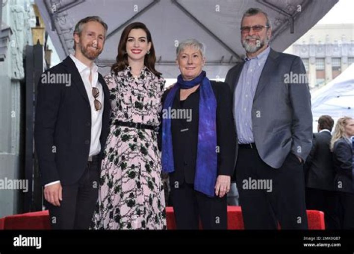 Anne Hathaway parents: Kate McCauley Hathaway, Gerald Hathaway