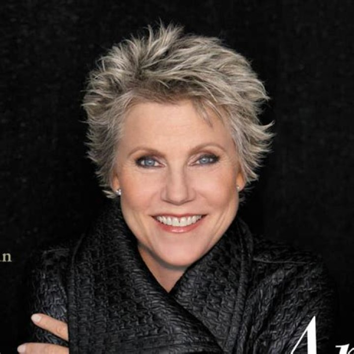 Anne Murray Biography - Facts, Childhood, Family Life & Achievements
