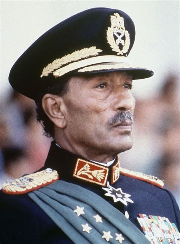 Anwar Sadat Biography - Childhood, Life Achievements & Timeline