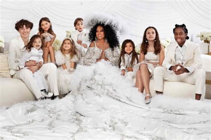 Are Diana Ross and Dionne Warwick related?