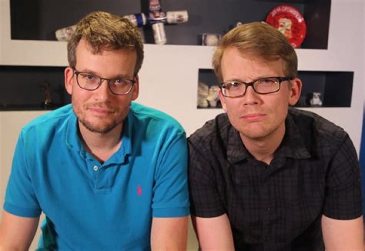 Are Hank Green and John Green brothers?