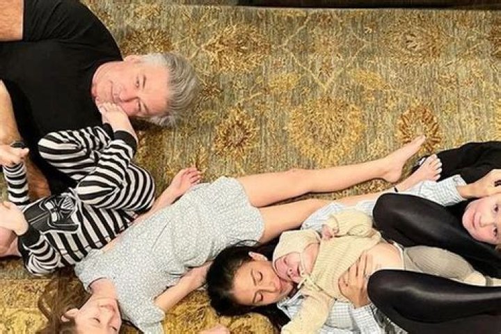 Are Hilaria & Alec Baldwin Falling Apart In Their Full House?