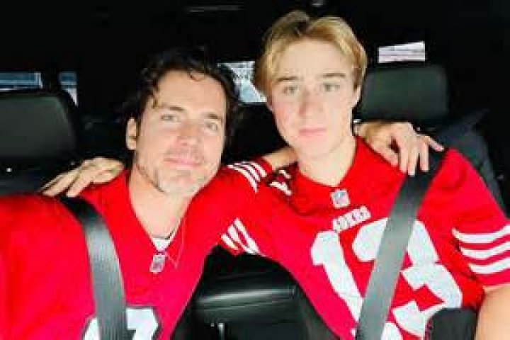 Are Matt Harvey and Hunter Harvey related?