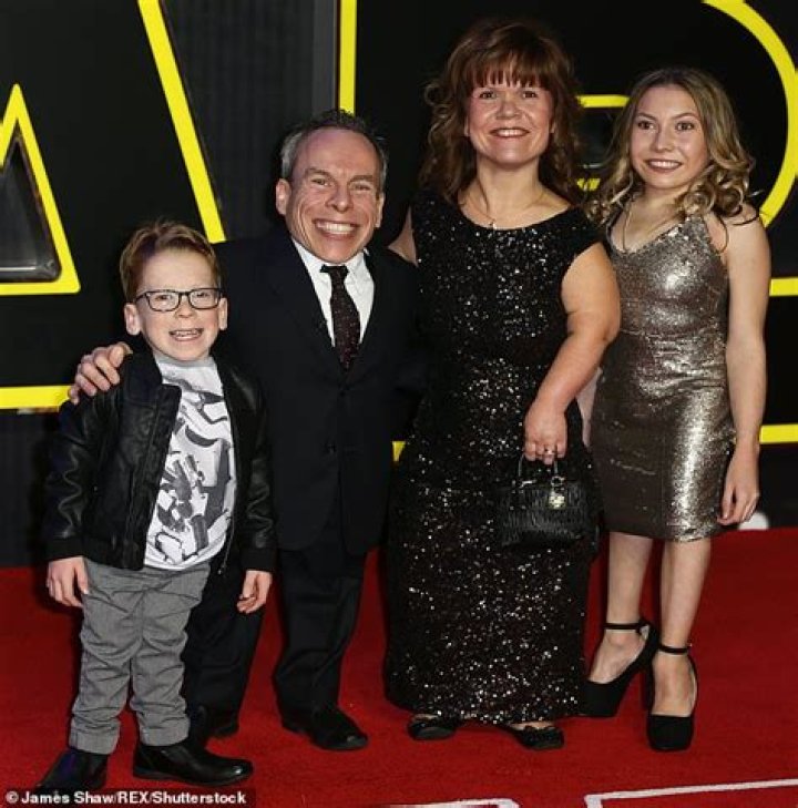 Are Warwick Davis parents dwarfs? – Celebrity