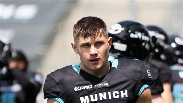 Aron Cruickshank Age Height & Wiki: Everything On Wisconsin Footballer