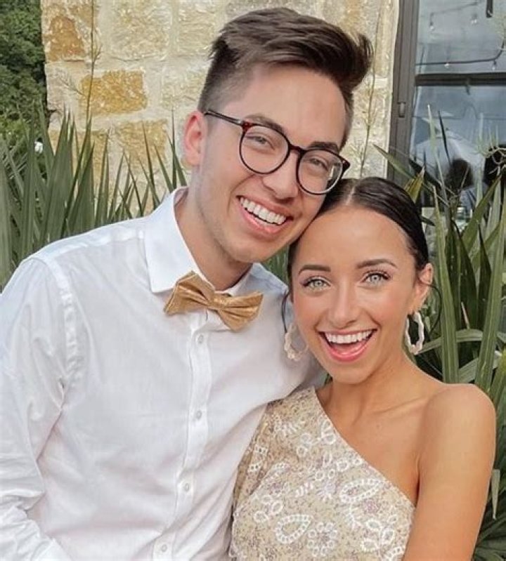 Asa Howard – Bio, Facts, Family Life of Instagram Star & YouTuber