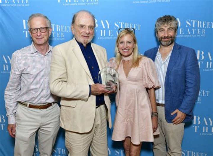 Ben Schwartz Height, Weight, Net Worth, Age, Birthday, Wikipedia, Who, Nationality, Biography