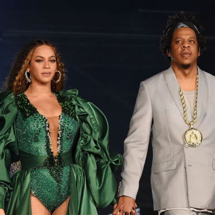 Beyoncé & Jay-Z Accepting BRIT Award In Front Of Meghan Markle Portrait Has Fans Freaking Out
