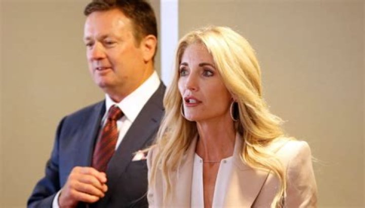 
Bob Stoops has been Married to Carol Stoops since 1988 