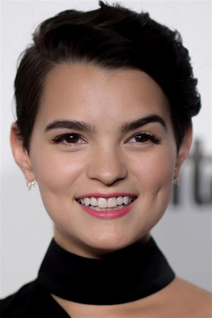 Brianna Hildebrand Biography - Facts, Childhood, Family Life & Achievements