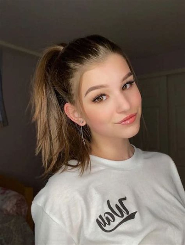 Brooke Monk Bio, Wiki, Age, Height, Family, Boyfriend, Children, Reddit, Makeup, TikTok, and Net Worth