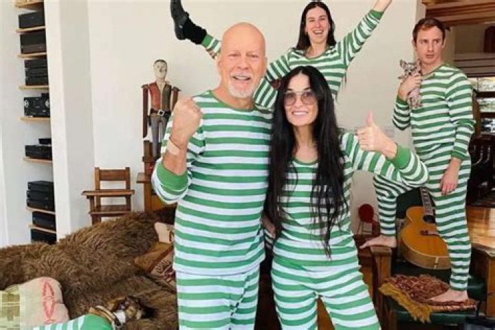 Bruce Willis Is Quarantining With Demi Moore And Their Kids Instead Of His Wife And People Have Questions