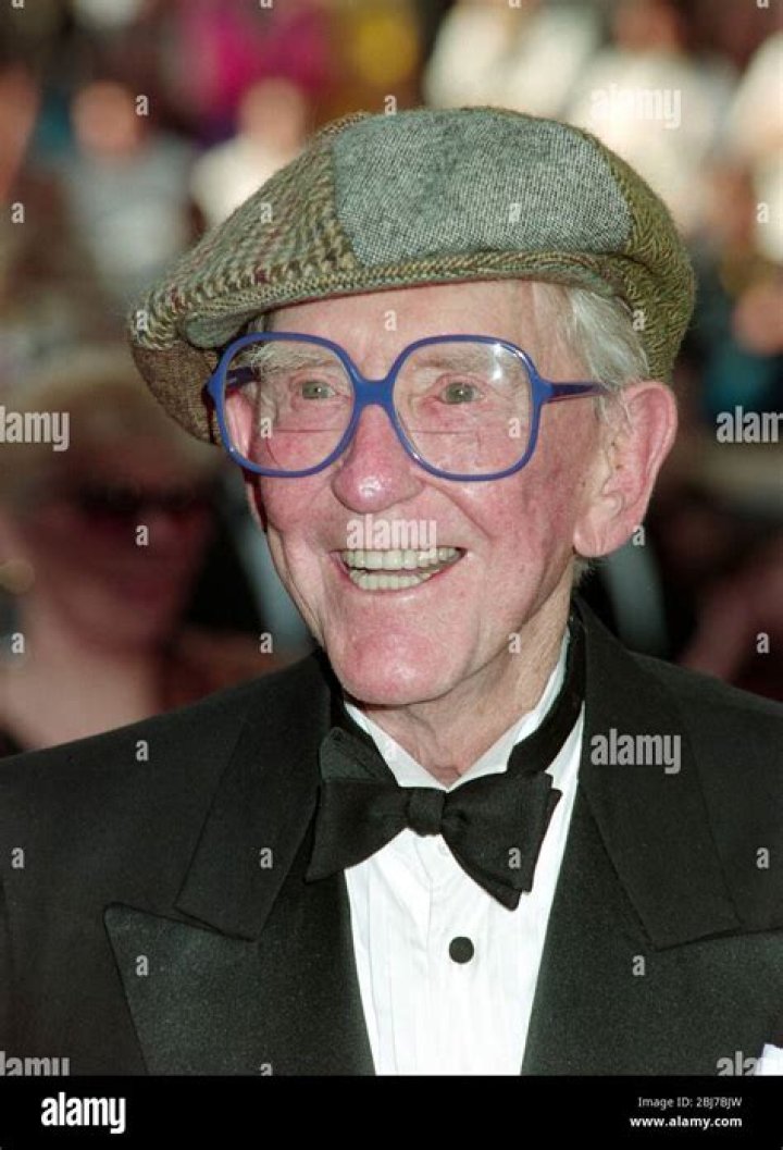 Burgess Meredith Biography - Facts, Childhood, Family Life & Achievements