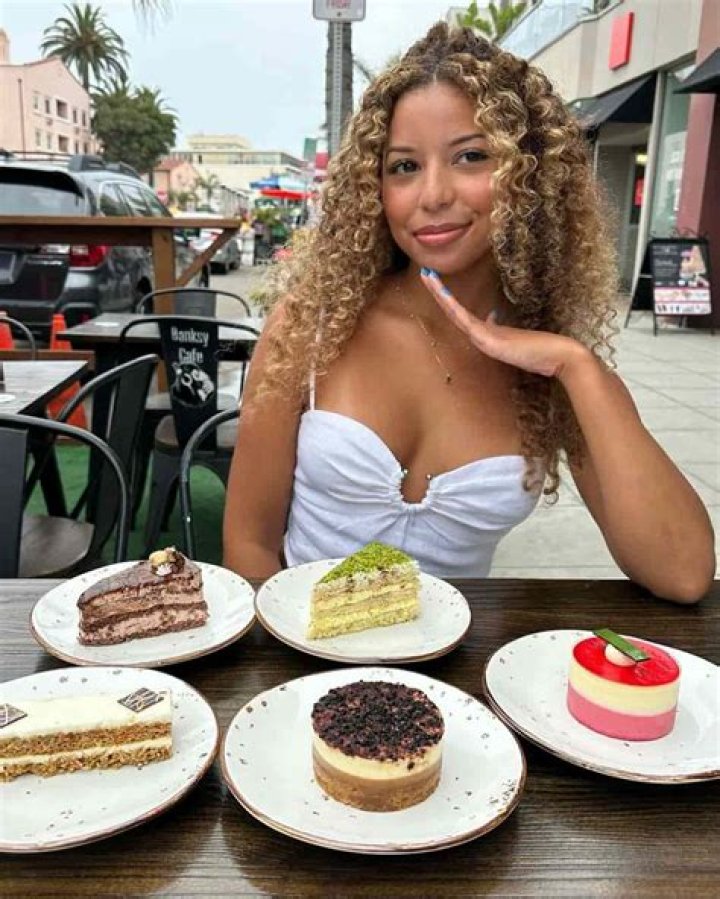 
Camila Elle Height, Weight, Net Worth, Age, Birthday, Wikipedia, Who, Instagram, Biography 