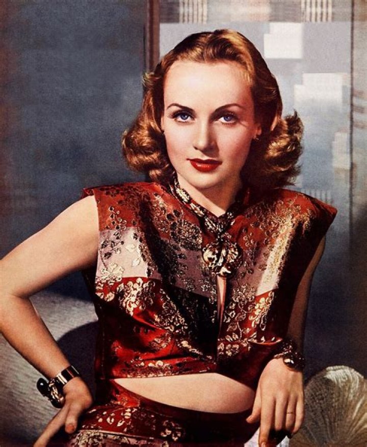 Carole Lombard Biography - Facts, Childhood, Family Life & Achievements