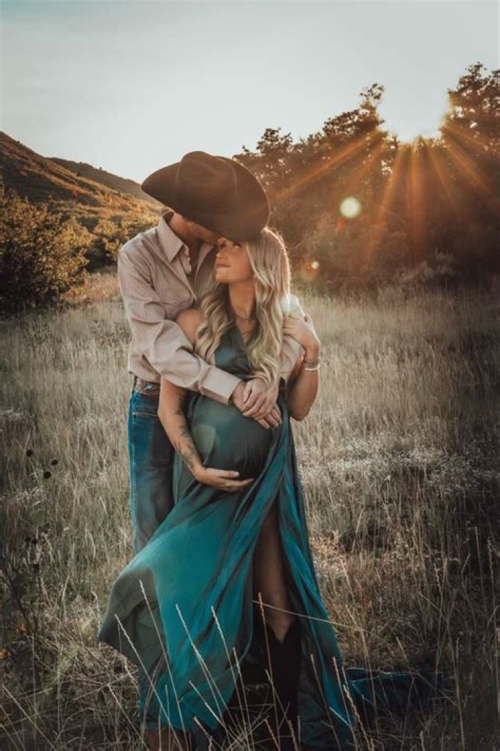 Cassie’s Maternity Shoot Pictures With Alex Fine Get Slammed For The Treatment Of Wild Animals — Did They Do Something Wrong?