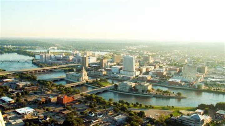 Famous People From Cedar Rapids, Iowa & Celebs Born In Cedar Rapids