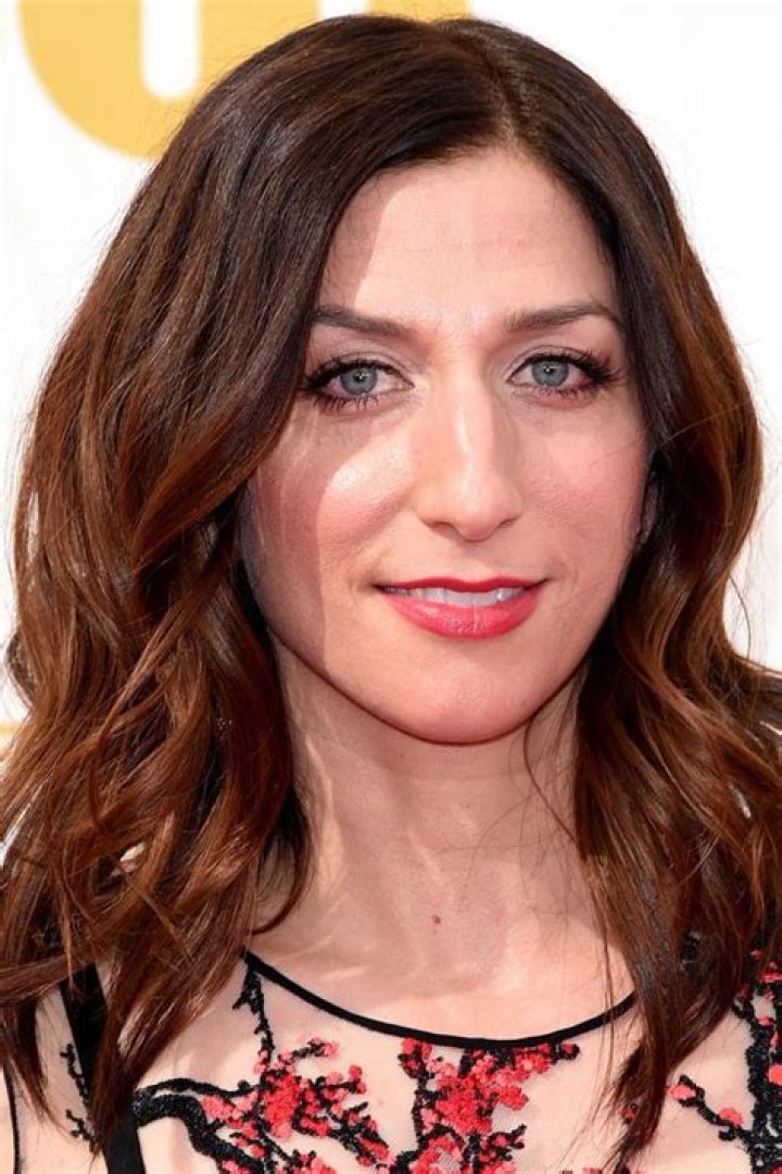 Chelsea Peretti Biography - Facts, Childhood, Family Life & Achievements