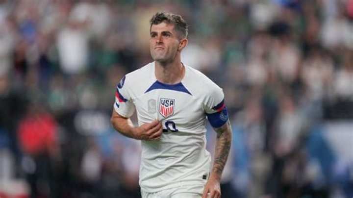 Christian Pulisic current club, jersey no., salary per week
