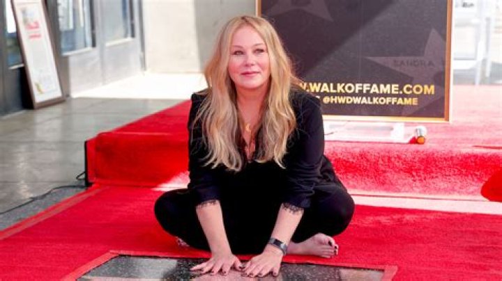 Christina Applegate gives moving speech in first public appearance since MS diagnosis