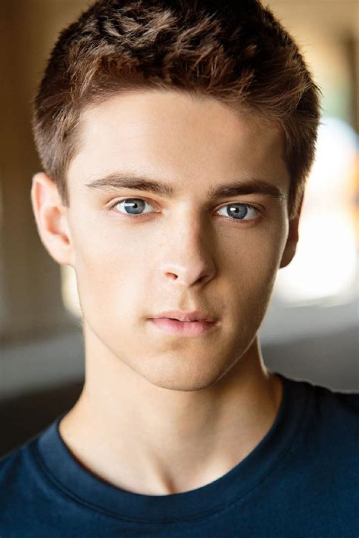 Corey Fogelmanis Body Measurements Height Weight Age Facts Family