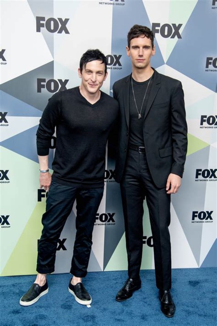 Cory Michael Smith Biography - Facts, Childhood, Family Life & Achievements