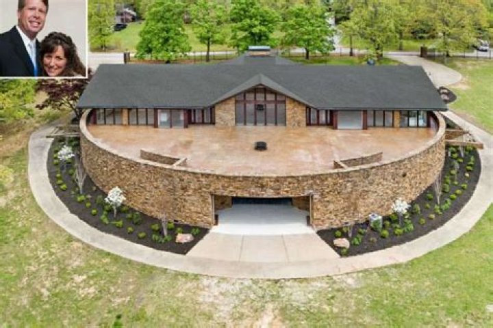 Counting On – Jim Bob & Michelle Duggar Finally Flip Arkansas Home For $1 Million Profit