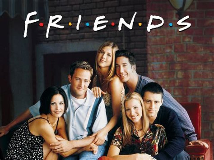 Courteney Cox Posts Throwback Picture Of The ‘Friends’ Cast Enjoying Dinner Together Just Before Filming The Finale 15 Years Ago!