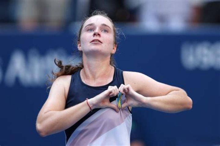 Where does Daria Snigur live?