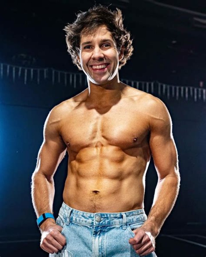 David Dobrik Biography - Facts, Childhood, Family Life & Achievements