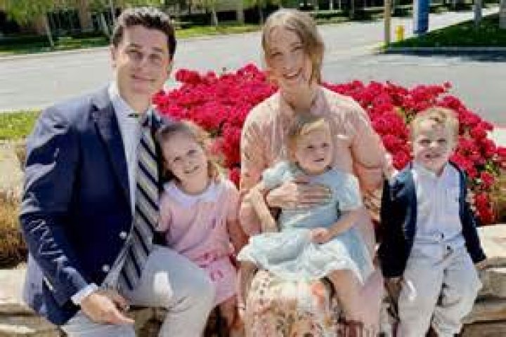 David Henrie Bio, Wiki, Age, Family, Wife, Movies, Tv Shows and Net Worthpremier