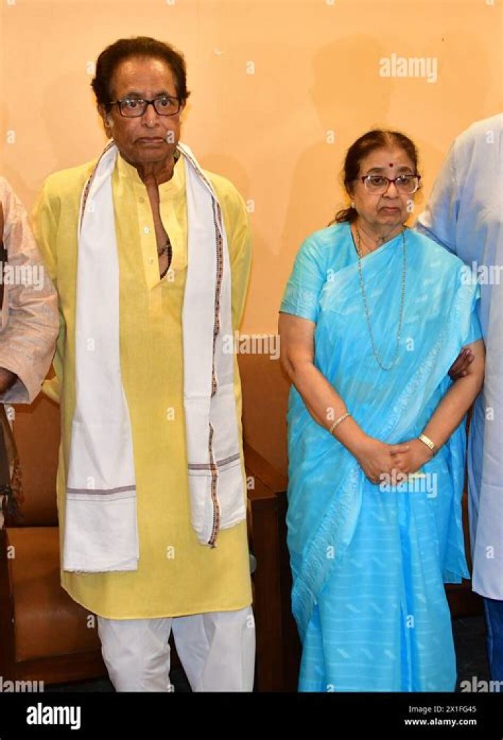 
Deenanath Mangeshkar and Shevanti Mangeshkar – Lata Mangeshkar Father Unseen Photo 