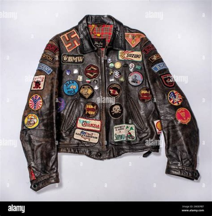 Demand For Gwen Stefani’s Red Leather Jacket With Embroidered Flowers Skyrockets After ‘The Voice’ Episode